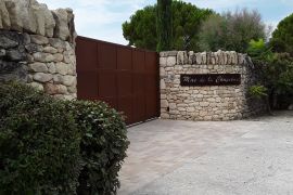Portail-d_entree-du-Mas-de-Chapellane